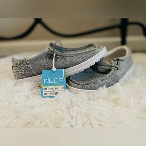 NWT boys Hey dudes size y1-L2